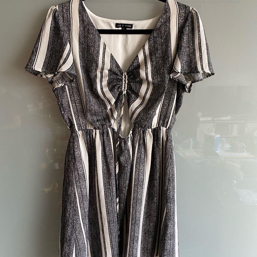 Dry Goods | Black and White Front Tie Dress